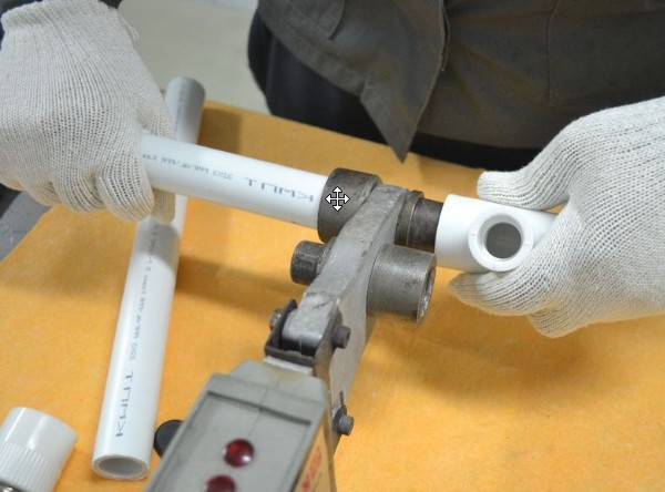  Пайка металлопластиковых труб для подключение к трубопроводу и бесперебойной работы самогонного аппарата